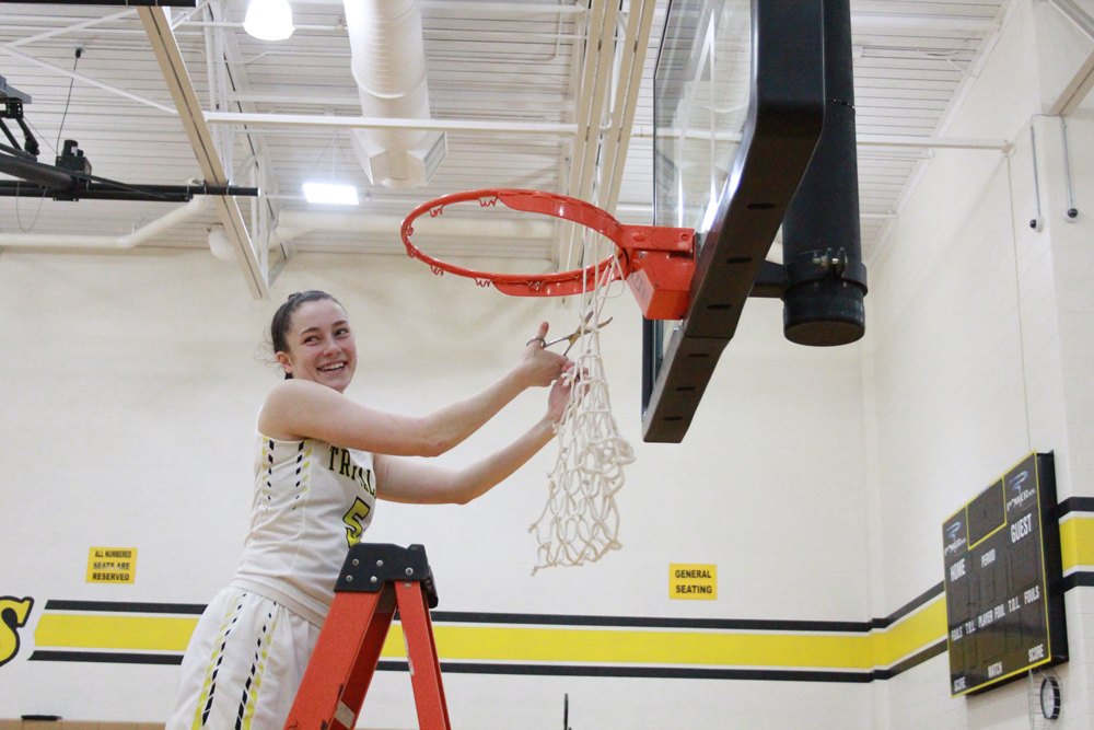 #5 Janie McLoughlin cuts the net