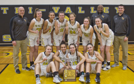 Lady Dawgs pose with net and MVL Trophy