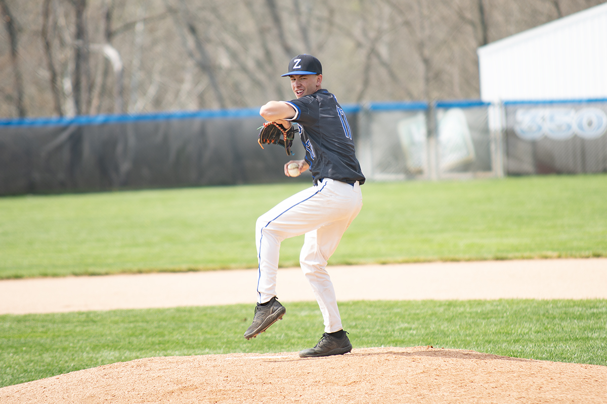 Zanesville's pitcher Noah Darnes prepares his fast ball.